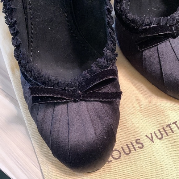 Louis Vuitton Black Pleated Satin Balmoral Pumps - Picture 4 of 11